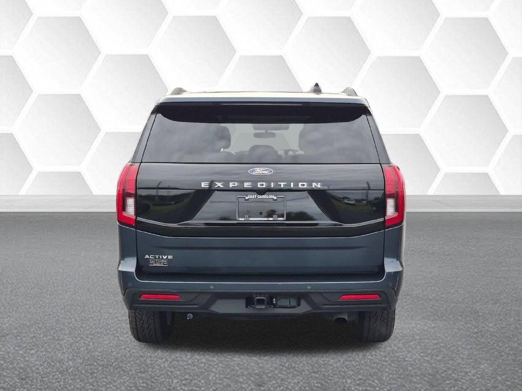 Used 2025 Ford Expedition Active AWD/4WD image 4