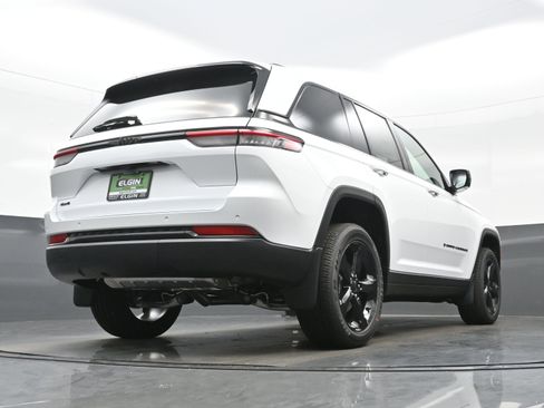 New 2025 Jeep Grand Cherokee Altitude image 15