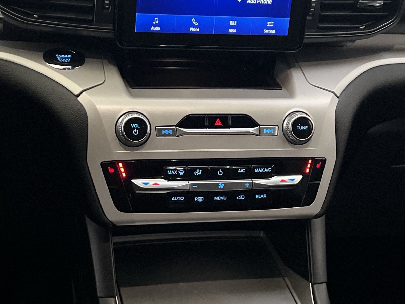 Used 2023 Ford Explorer XLT AWD/4WD image 20