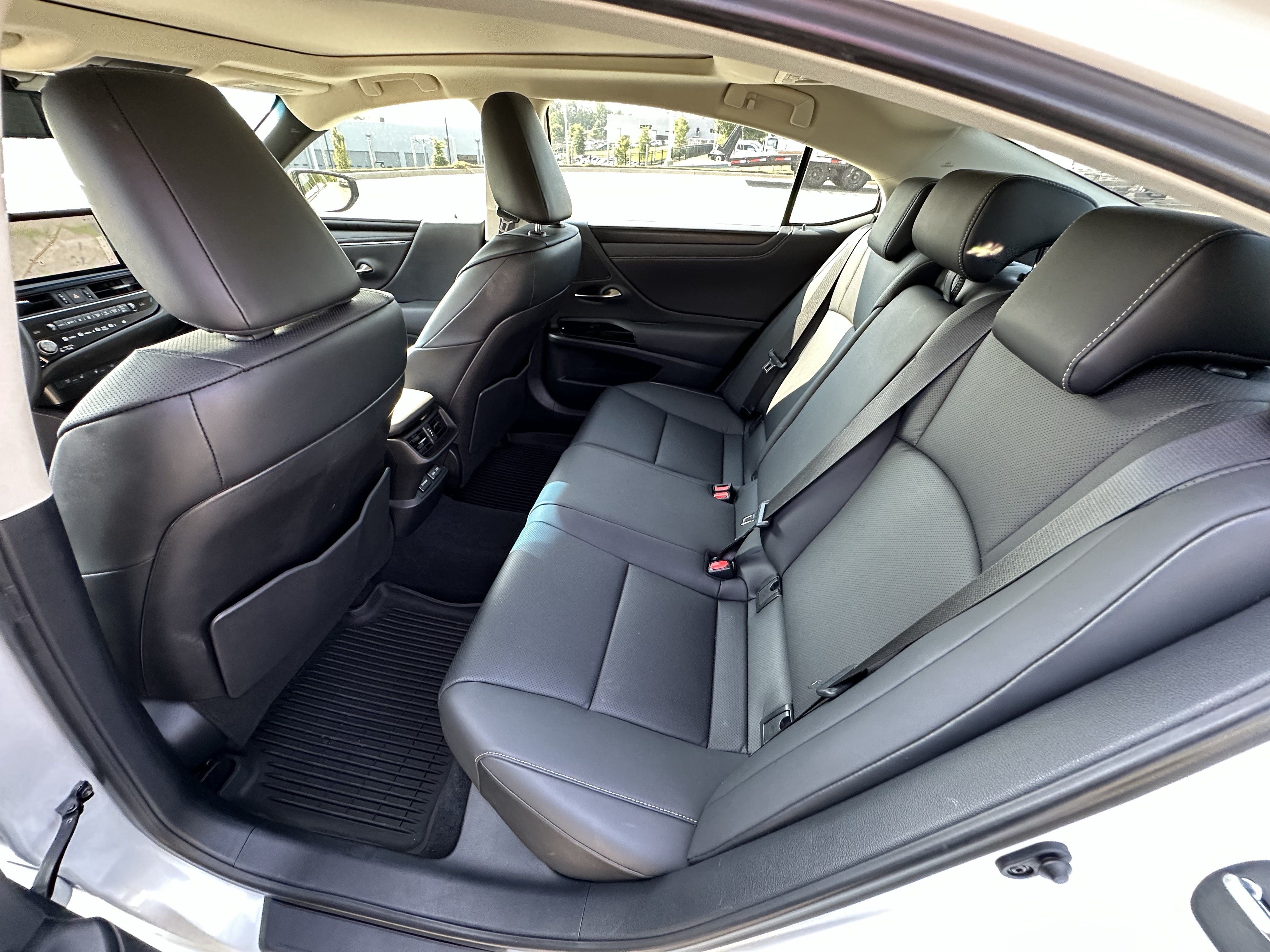 Used 2024 Lexus ES 350 w/ Premium Package FWD image 29