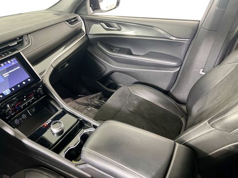 Used 2023 Jeep Grand Cherokee Altitude AWD/4WD image 23