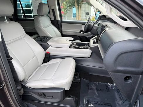 Used 2025 Ford Expedition Active AWD/4WD image 15