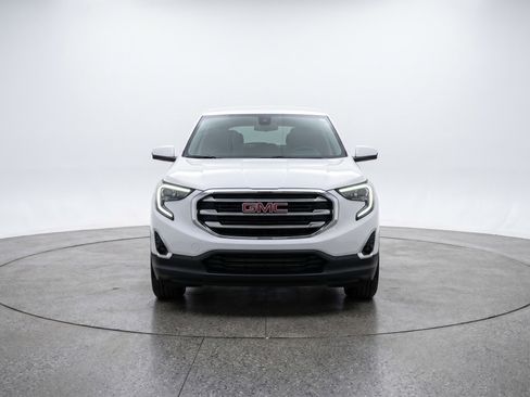 Used 2024 GMC Terrain SLE FWD image 2
