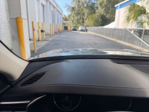 Used 2025 Genesis G70 2.5T image 35