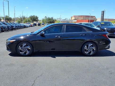Used 2025 Hyundai Elantra Limited FWD image 2