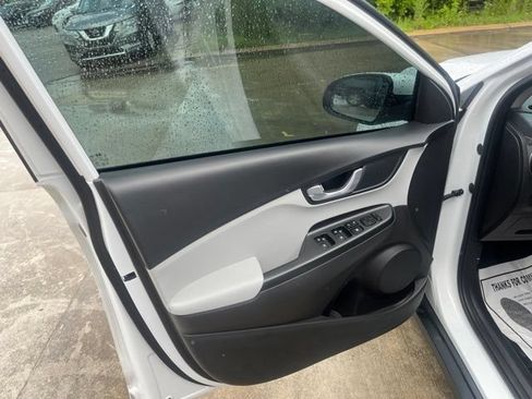 Used 2023 Hyundai Kona SE w/ Cargo Package FWD image 11
