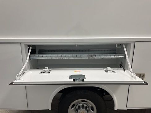 New 2025 Chevrolet Express 3500 Work Van w/ Power Convenience Package image 9