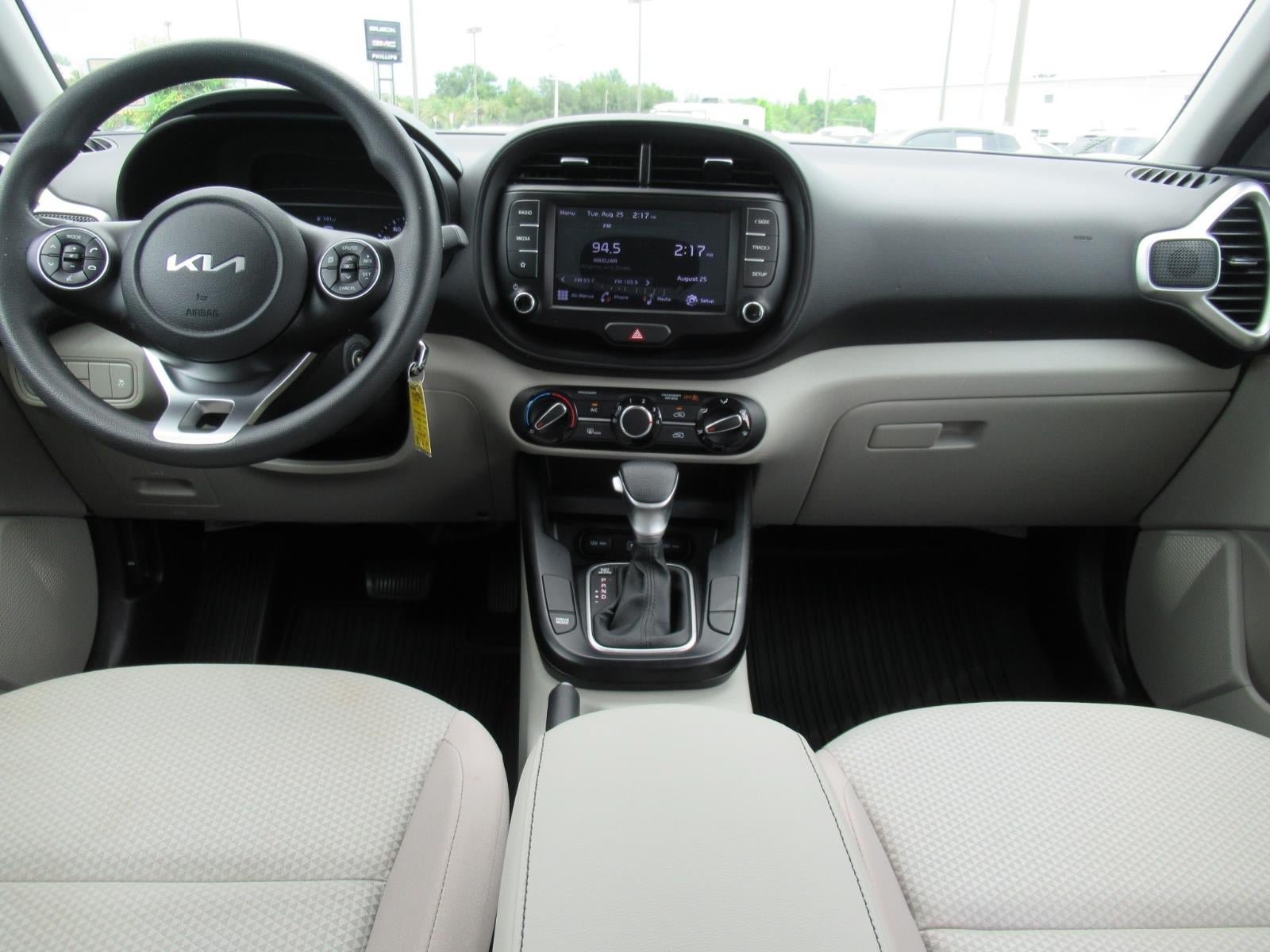 Used 2022 Kia Soul LX w/ Technology Package FWD image 12