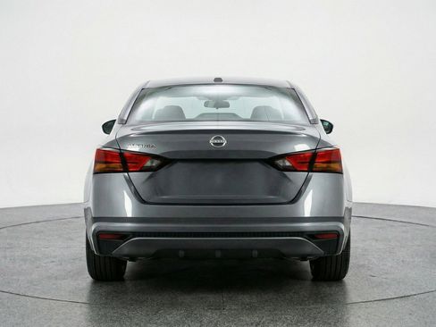 Used 2025 Nissan Altima 2.5 SV FWD image 7