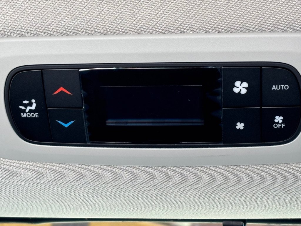 Used 2024 Chrysler Pacifica Touring-L AWD/4WD image 17