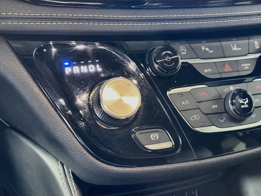 Certified 2025 Chrysler Pacifica Limited FWD image 19
