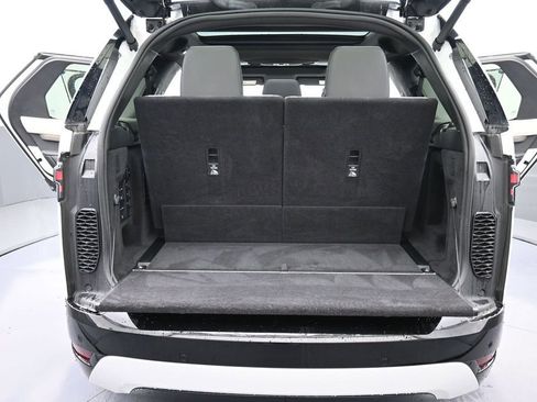 Used 2023 Land Rover Discovery HSE R-Dynamic AWD/4WD image 16
