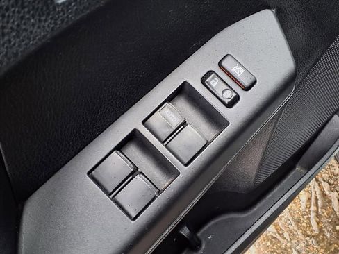 Used 2016 Toyota RAV4 XLE w/ Four Season Floor Mat Package image 15