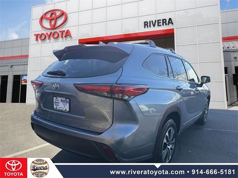 Used 2022 Toyota Highlander XLE image 6