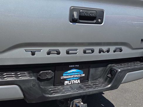 Used 2023 Toyota Tacoma TRD Off-Road w/ Advanced Technology Package AWD/4WD image 15
