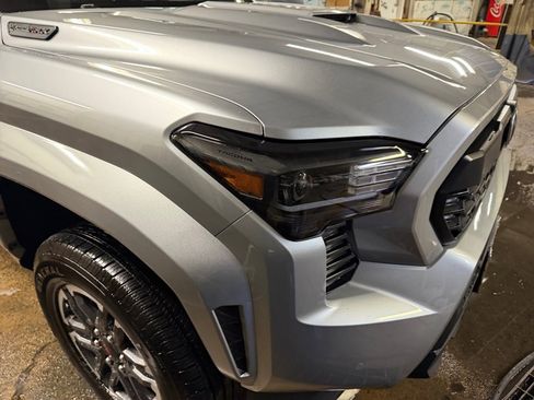 Used 2025 Toyota Tacoma TRD Sport w/ TRD Sport Upgrade Package image 28