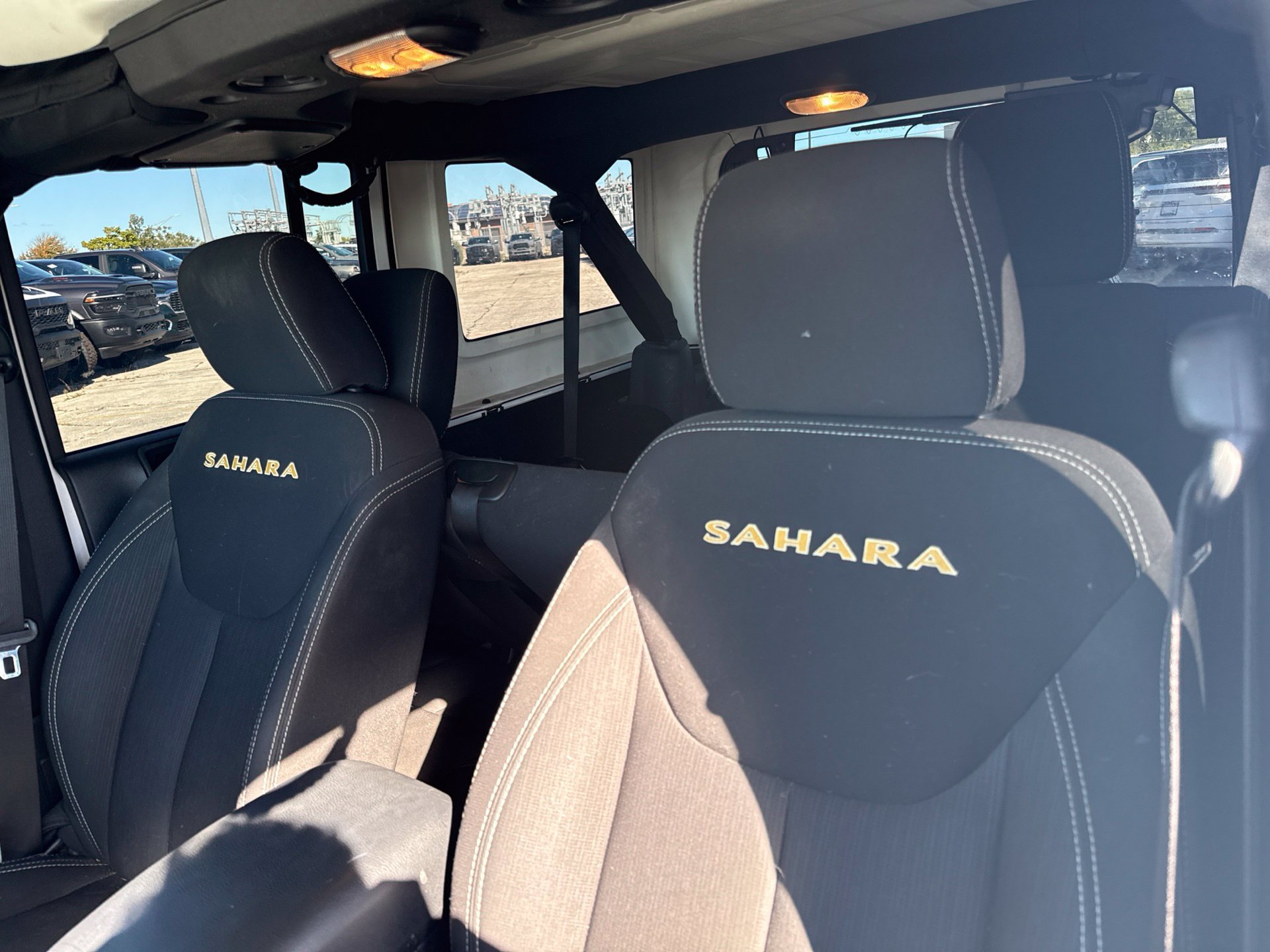 Used 2015 Jeep Wrangler Unlimited Sahara AWD/4WD image 10