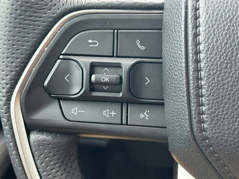 Used 2025 Toyota Tacoma SR5 image 37