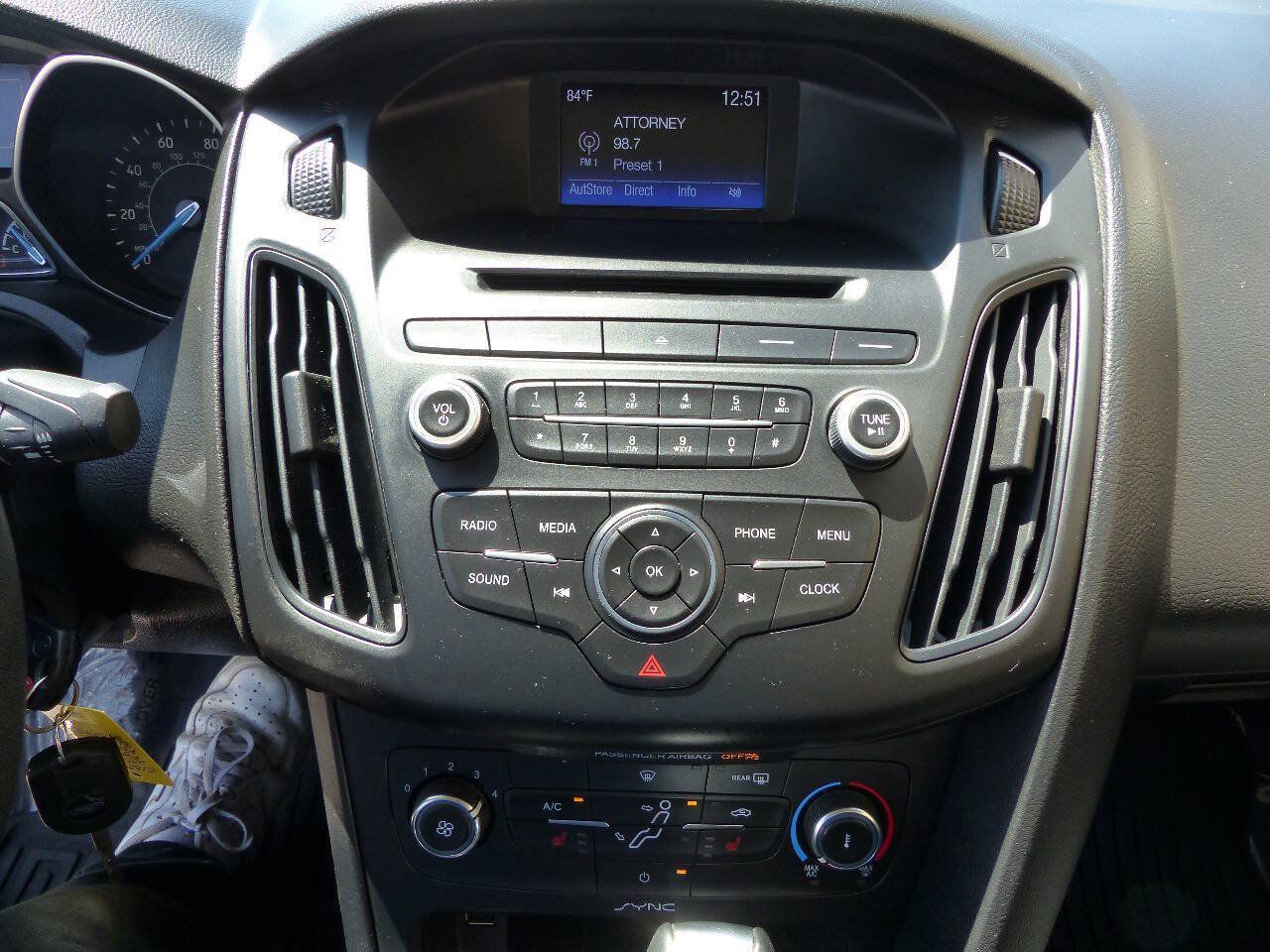 Used 2016 Ford Focus SE w/ SE Cold Weather Package FWD image 32