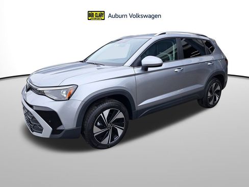 New 2025 Volkswagen Taos SE image 1