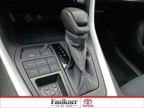 Used 2024 Toyota RAV4 LE AWD/4WD image 14