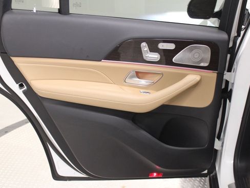 Used 2025 Mercedes-Benz GLS 450 4MATIC image 37