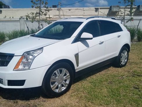 Used 2015 Cadillac SRX Luxury FWD image 2