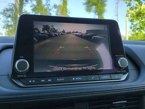 Used 2025 Nissan Rogue SV AWD/4WD image 19