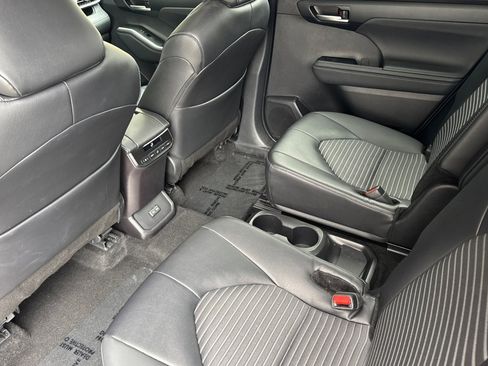 Certified 2025 Toyota Highlander XSE image 11