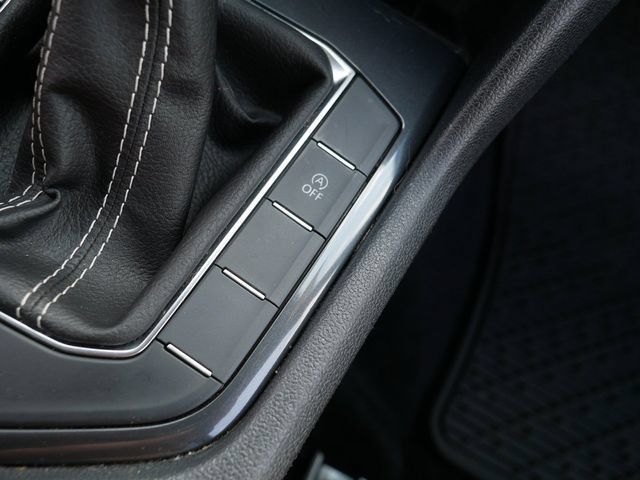 Certified 2024 Volkswagen Tiguan SE w/ Panoramic Sunroof Package AWD/4WD image 37