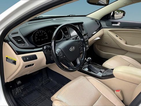 Used 2015 Kia Cadenza Premium w/ Luxury Package FWD image 16