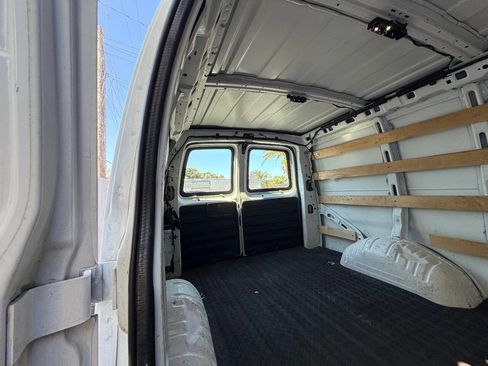Used 2016 GMC Savana 2500 image 25