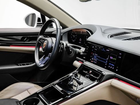 Used 2025 Porsche Panamera w/ Premium Package image 45