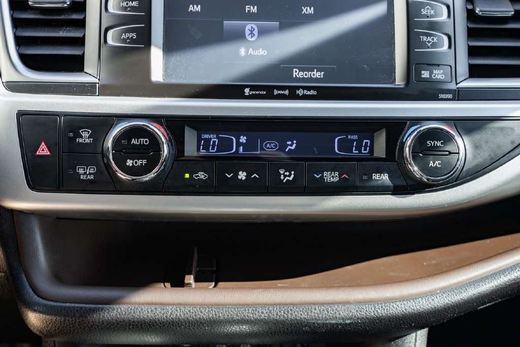 Used 2019 Toyota Highlander XLE AWD/4WD image 19