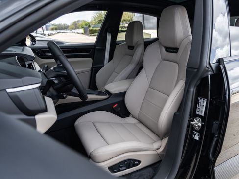 New 2026 Porsche Macan Electric image 5