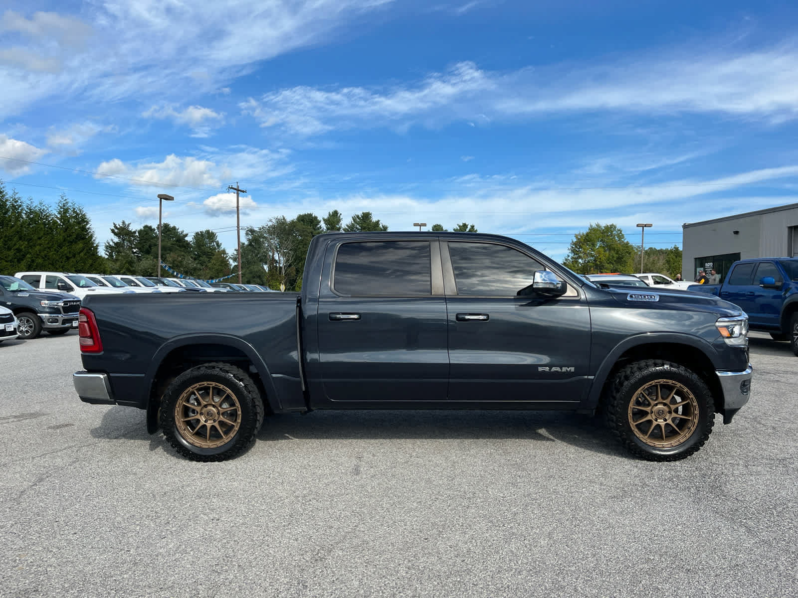 Used 2019 RAM 1500 Laramie AWD/4WD image 2