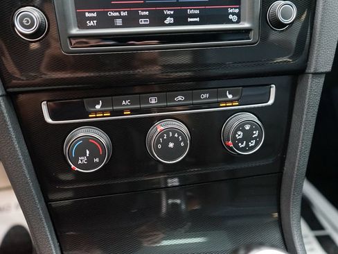 Used 2017 Volkswagen GTI SE FWD image 38