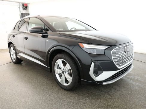 Used 2025 Audi Q4 e-tron Premium image 3