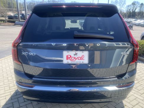 New 2026 Volvo XC90 T8 Ultra w/ Protection Package Premier image 5