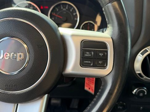 Used 2016 Jeep Wrangler Unlimited Sahara image 18