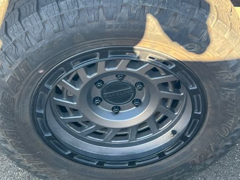 Used 2018 Chevrolet Silverado 1500 LT RWD image 17