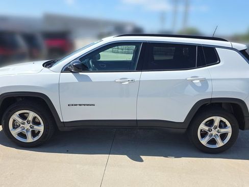 Used 2023 Jeep Compass Latitude AWD/4WD image 2