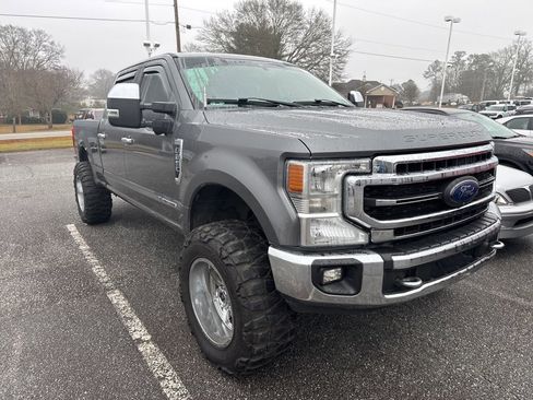 Used 2022 Ford F250 Lariat w/ Chrome Package image 3