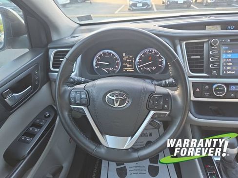 Used 2018 Toyota Highlander Limited FWD image 9