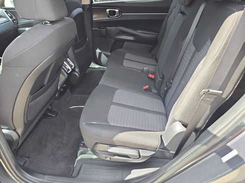 Certified 2023 Kia Sorento LX image 16