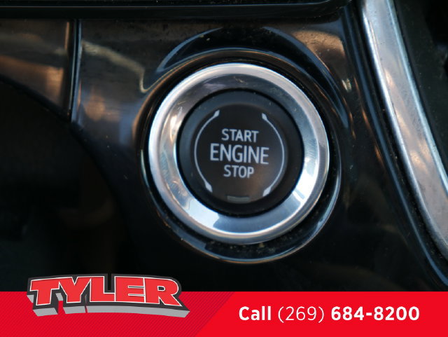 Used 2024 Chevrolet Trax RS w/ Sunroof Package FWD image 30