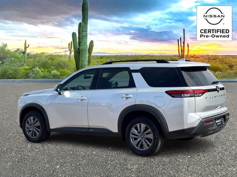 Certified 2024 Nissan Pathfinder SV image 4