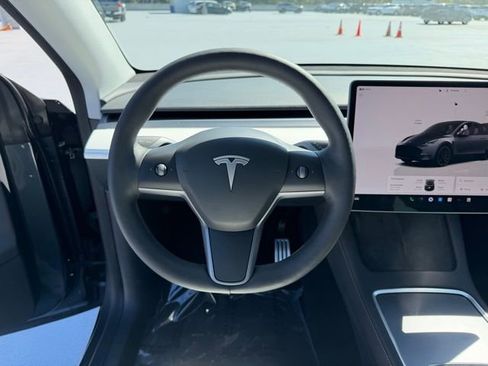 Used 2023 Tesla Model Y Performance image 12