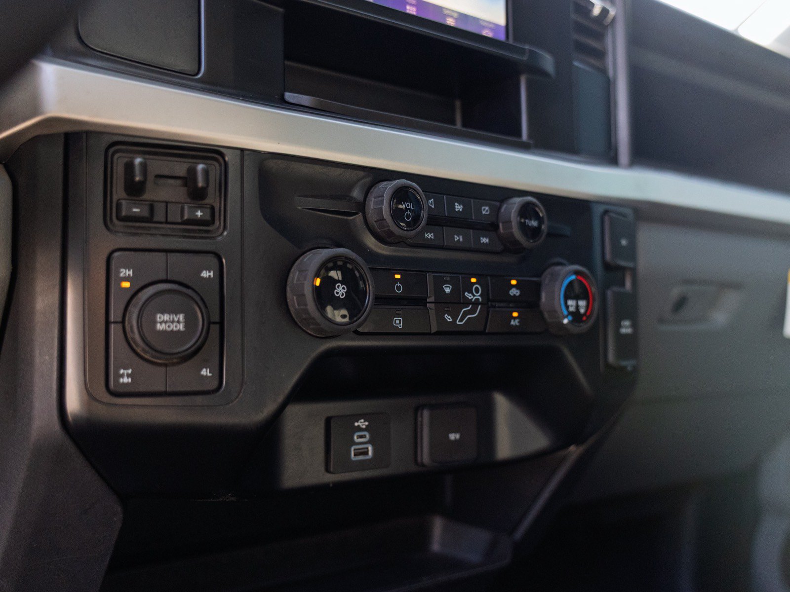 Used 2024 Ford F350 XL w/ STX Appearance Package AWD/4WD image 27