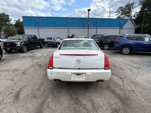 Used 2009 Cadillac DTS w/ Trunk Convenience Package FWD image 11